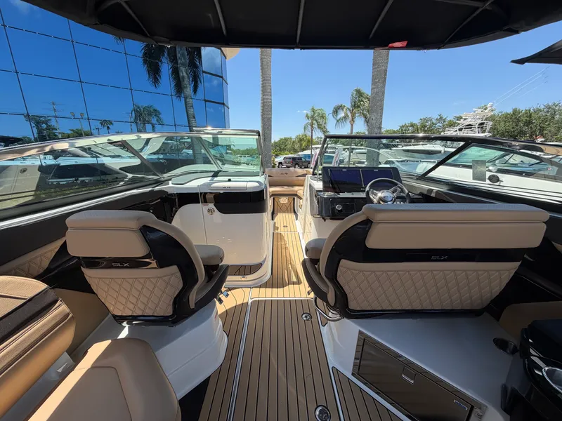 Slide: The Image of Sea Ray SLX 280 Outboard 2026 - 22
