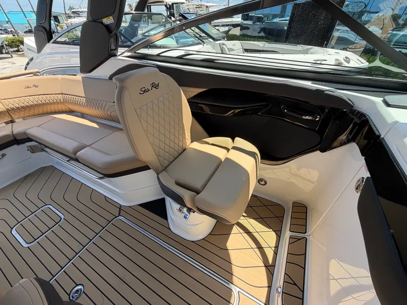Slide: The Image of Sea Ray SLX 280 Outboard 2026 - 24