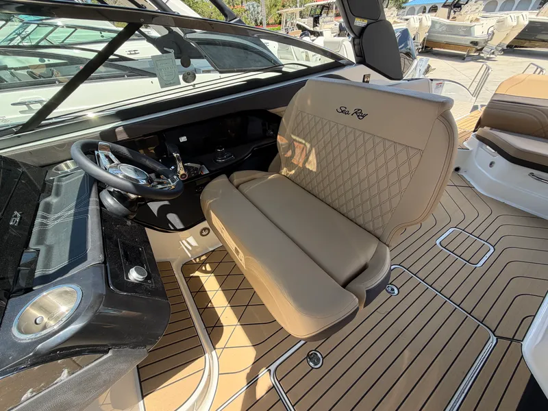 Slide: The Image of Sea Ray SLX 280 Outboard 2026 - 26