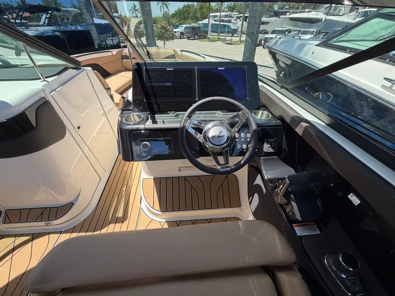 Slide: The Image of Sea Ray SLX 280 Outboard 2026 - 27