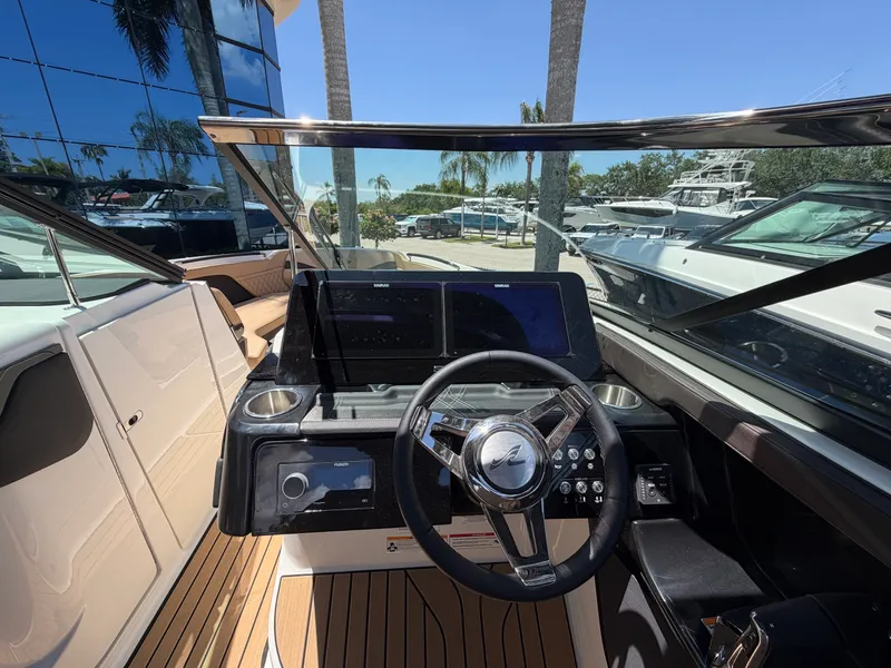 Slide: The Image of Sea Ray SLX 280 Outboard 2026 - 29