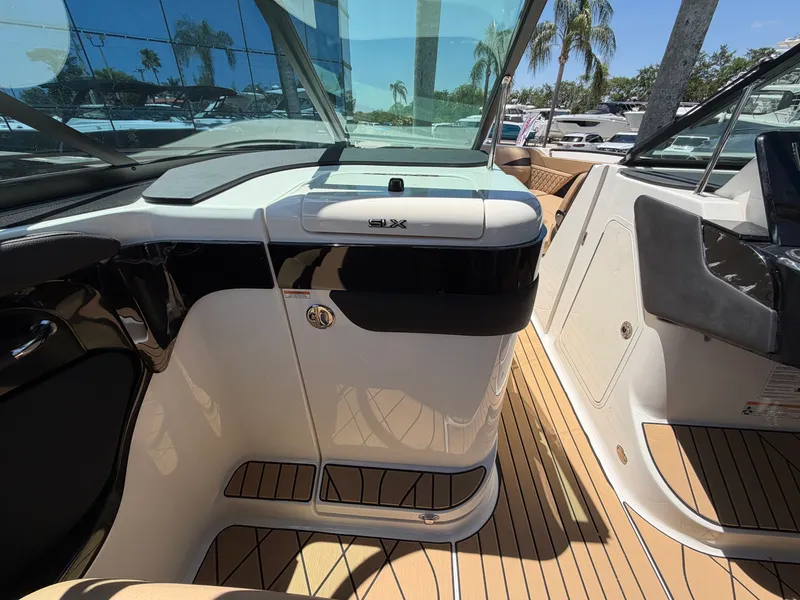Slide: The Image of Sea Ray SLX 280 Outboard 2026 - 31