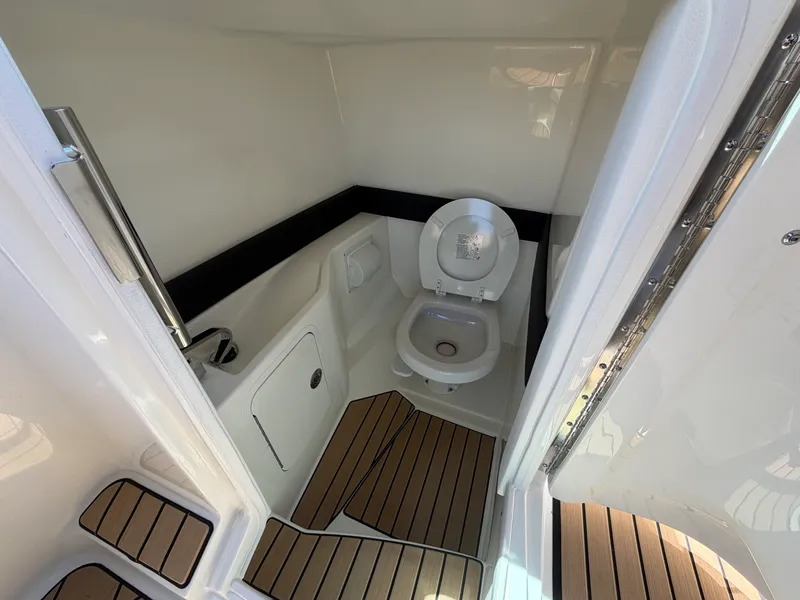 Slide: The Image of Sea Ray SLX 280 Outboard 2026 - 32