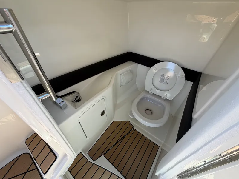 Slide: The Image of Sea Ray SLX 280 Outboard 2026 - 33