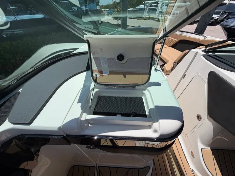 Slide: The Image of Sea Ray SLX 280 Outboard 2026 - 34