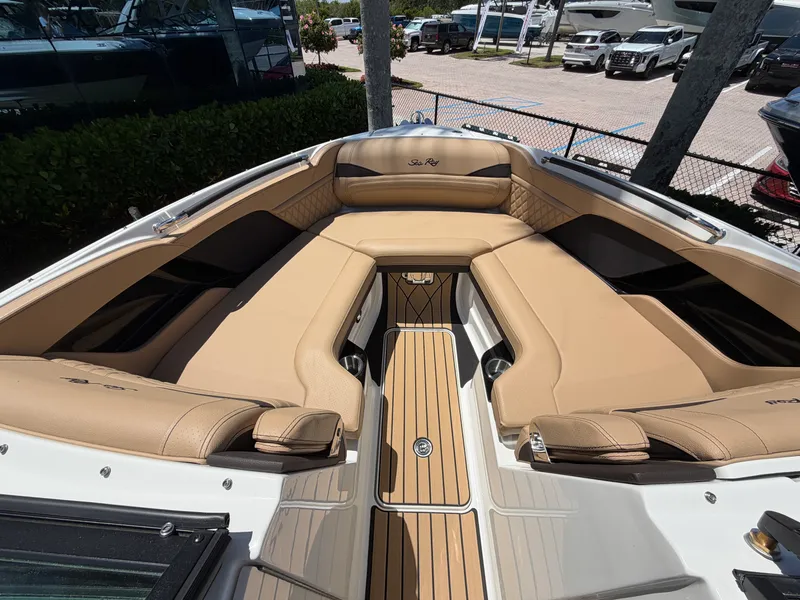 Slide: The Image of Sea Ray SLX 280 Outboard 2026 - 38