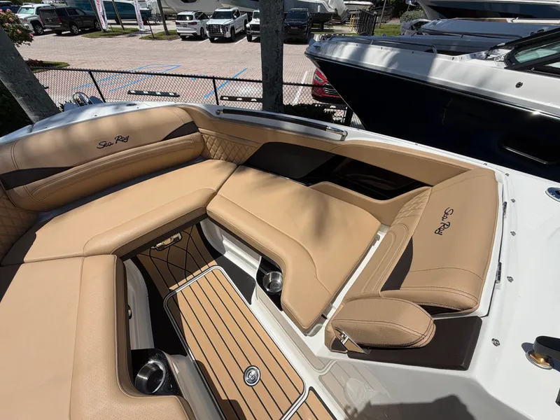 Slide: The Image of Sea Ray SLX 280 Outboard 2026 - 40