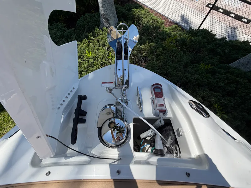 Slide: The Image of Sea Ray SLX 280 Outboard 2026 - 41