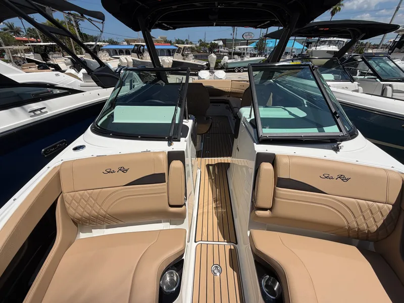 Slide: The Image of Sea Ray SLX 280 Outboard 2026 - 42