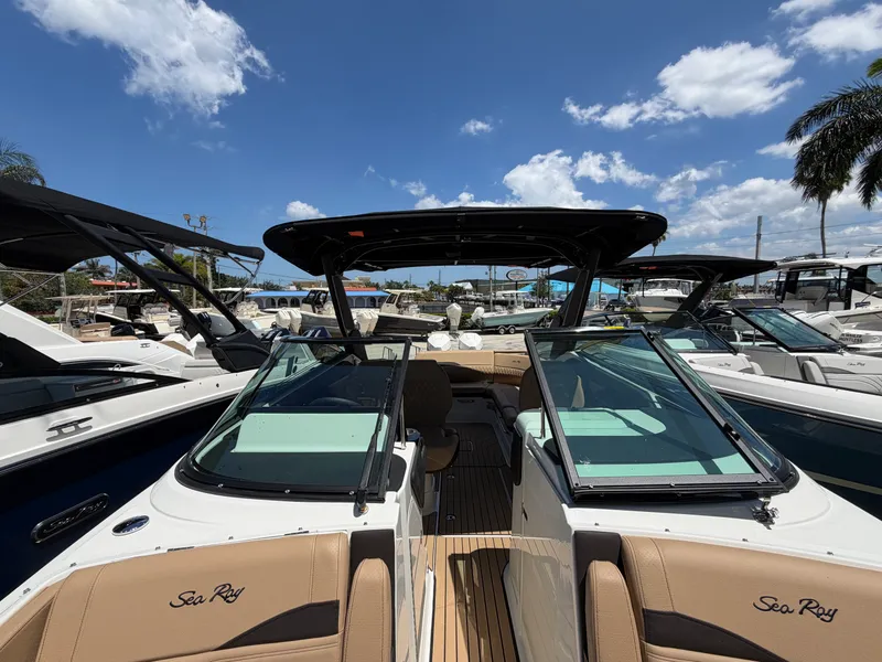 Slide: The Image of Sea Ray SLX 280 Outboard 2026 - 43