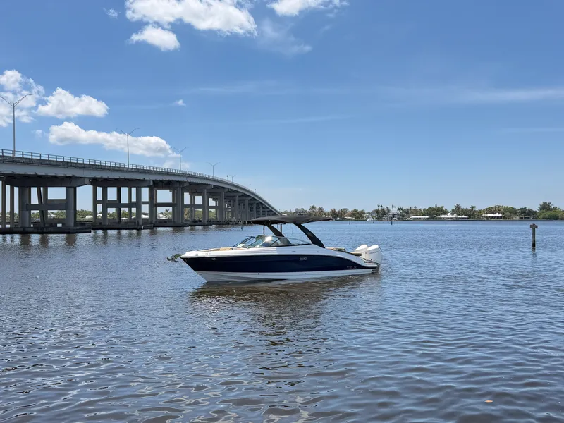 Slide: The Image of Sea Ray SLX 280 Outboard 2026 - 6