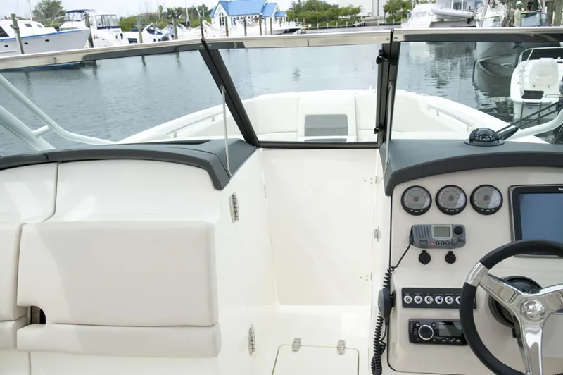 Slide: The Image of Boston Whaler 270 Vantage 2017 - 7