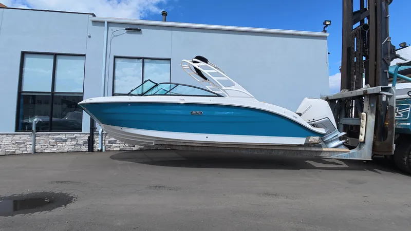 The Image of Sea Ray SDX 250 Outboard 2026 - 0
