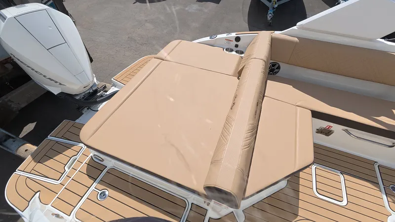 Slide: The Image of Sea Ray SDX 250 Outboard 2026 - 12