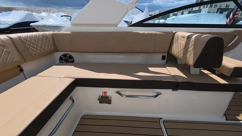 Slide: The Image of Sea Ray SDX 250 Outboard 2026 - 15