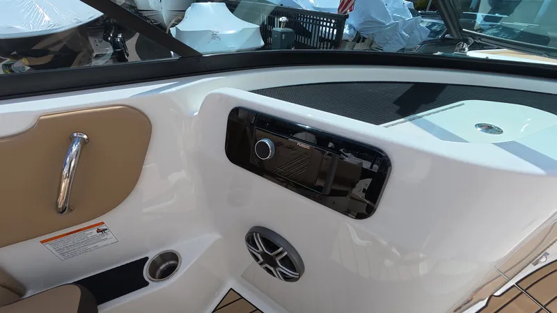 Slide: The Image of Sea Ray SDX 250 Outboard 2026 - 28