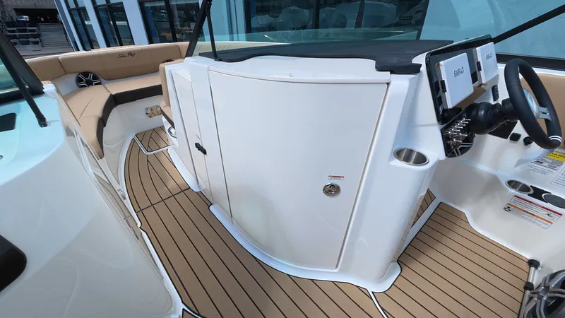 Slide: The Image of Sea Ray SDX 250 Outboard 2026 - 32