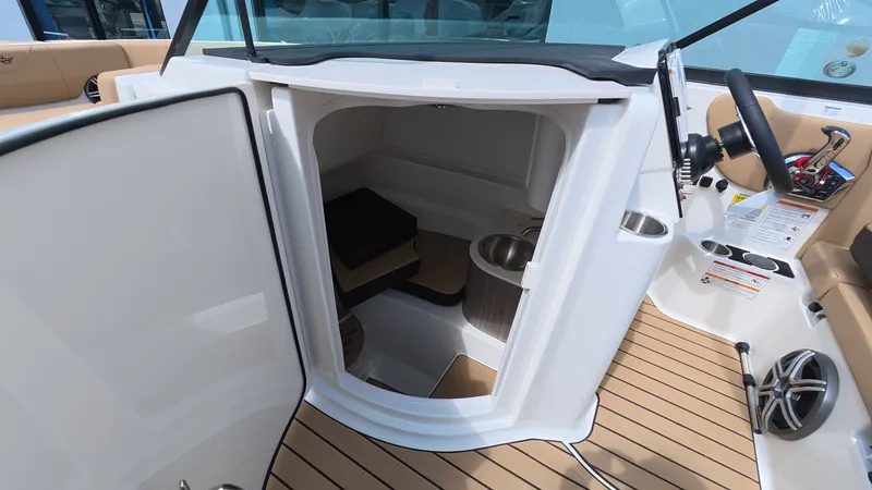 Slide: The Image of Sea Ray SDX 250 Outboard 2026 - 33