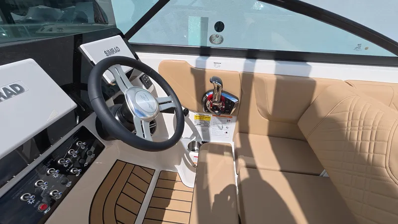 Slide: The Image of Sea Ray SDX 250 Outboard 2026 - 39