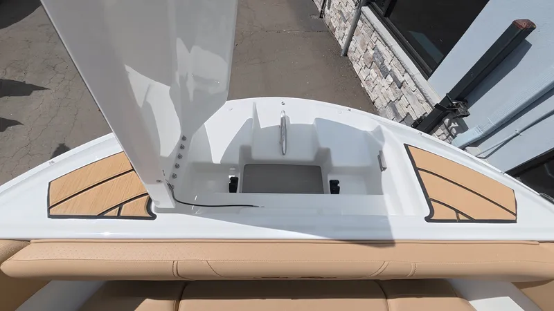 Slide: The Image of Sea Ray SDX 250 Outboard 2026 - 51
