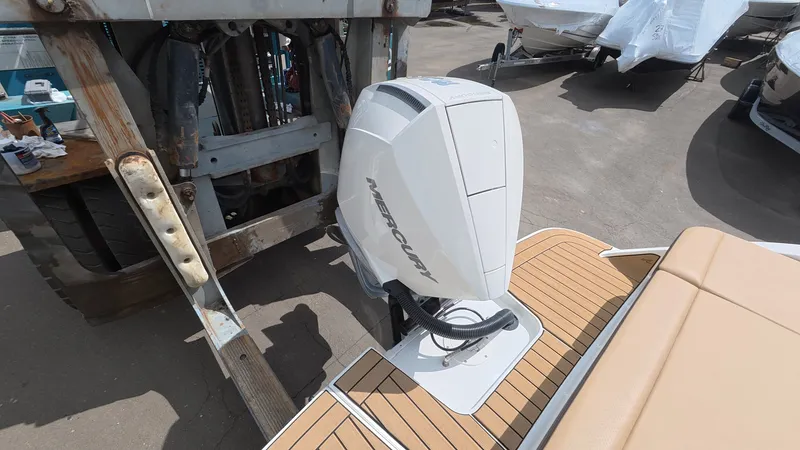 Slide: The Image of Sea Ray SDX 250 Outboard 2026 - 7