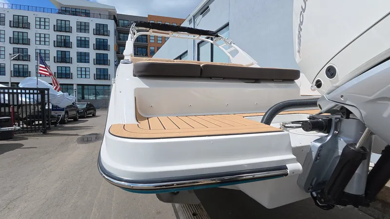 Slide: The Image of Sea Ray SDX 250 Outboard 2026 - 8