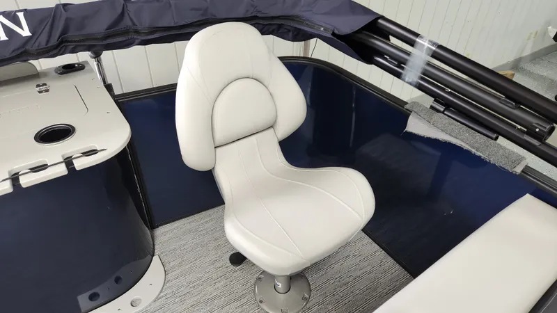 Slide: The Image of Sylvan Mirage 8520 Party Fish 2026 - 18