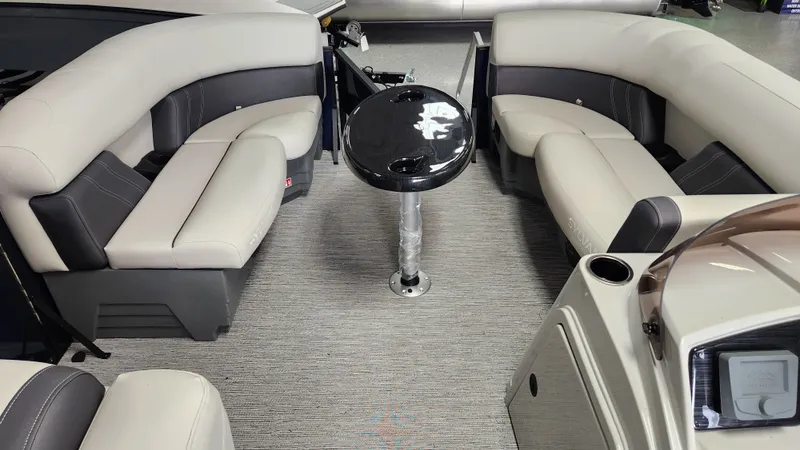 Slide: The Image of Sylvan Mirage 8520 Party Fish 2026 - 40