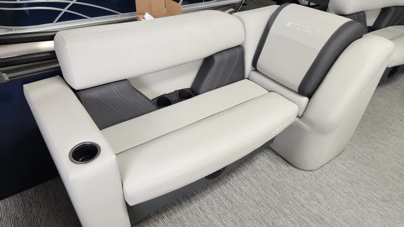 Slide: The Image of Sylvan Mirage 8520 Party Fish 2026 - 23