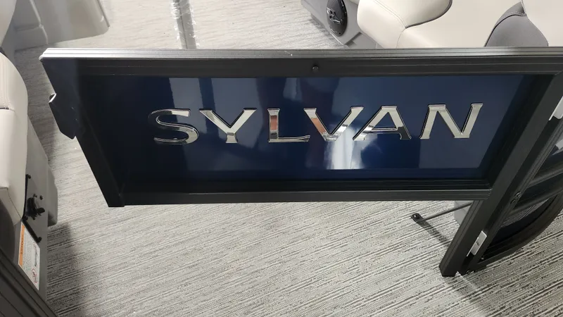 Slide: The Image of Sylvan Mirage 8520 Party Fish 2026 - 8
