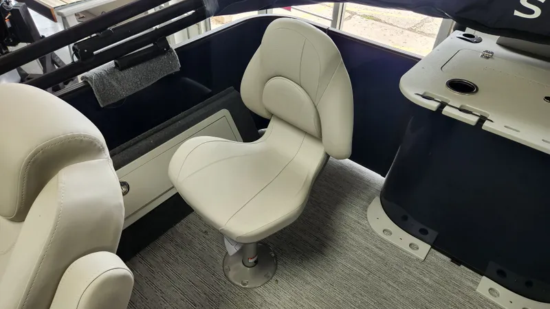 Slide: The Image of Sylvan Mirage 8520 Party Fish 2026 - 19