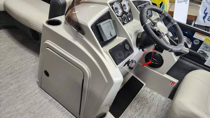 Slide: The Image of Sylvan Mirage 8520 Party Fish 2026 - 35