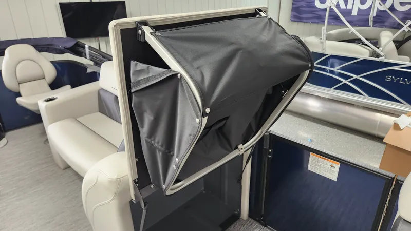 Slide: The Image of Sylvan Mirage 8520 Party Fish 2026 - 41