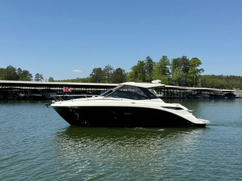 Slide: The Image of Sea Ray 320 SUNDANCER 2021 - 1
