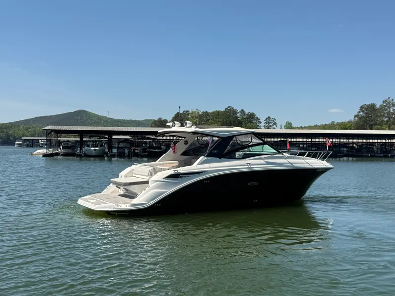 Slide: The Image of Sea Ray 320 SUNDANCER 2021 - 11
