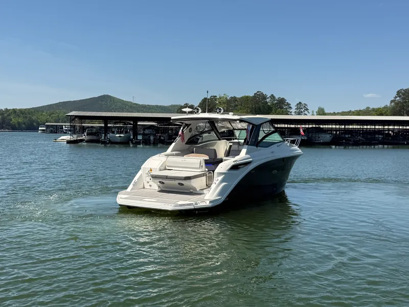 Slide: The Image of Sea Ray 320 SUNDANCER 2021 - 13