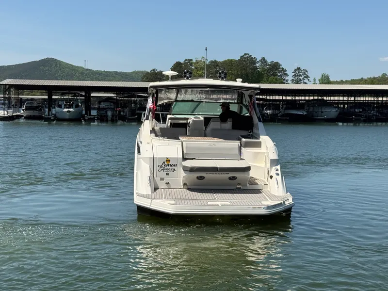 Slide: The Image of Sea Ray 320 SUNDANCER 2021 - 15