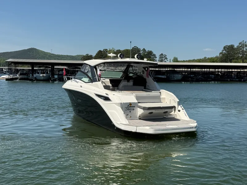 Slide: The Image of Sea Ray 320 SUNDANCER 2021 - 16