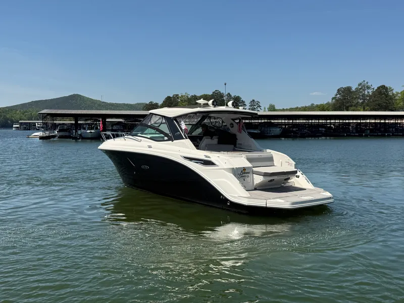 Slide: The Image of Sea Ray 320 SUNDANCER 2021 - 17