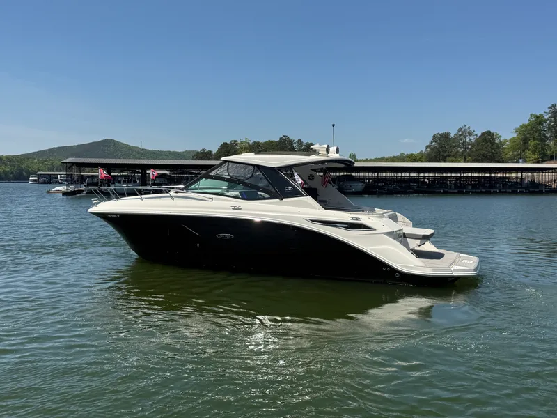 Slide: The Image of Sea Ray 320 SUNDANCER 2021 - 18