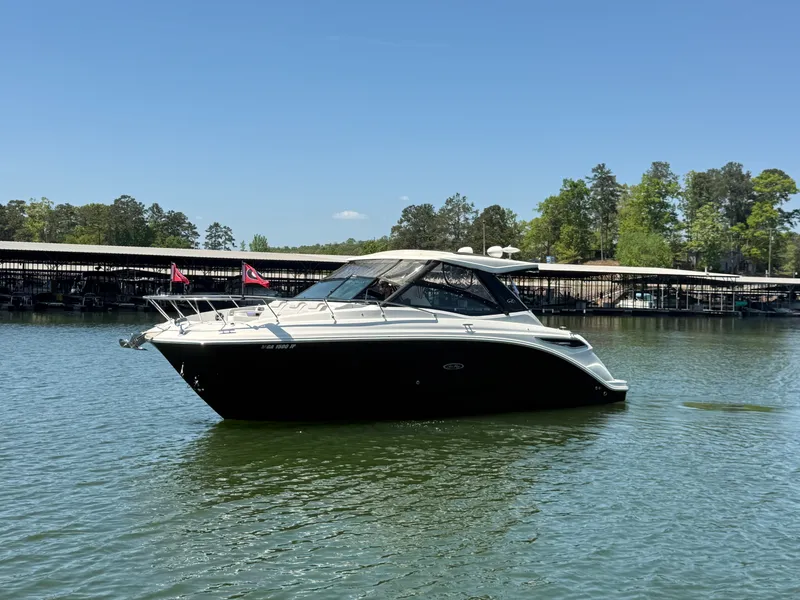 Slide: The Image of Sea Ray 320 SUNDANCER 2021 - 2