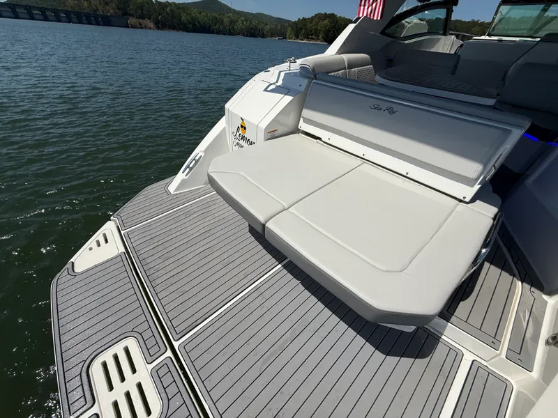 Slide: The Image of Sea Ray 320 SUNDANCER 2021 - 22
