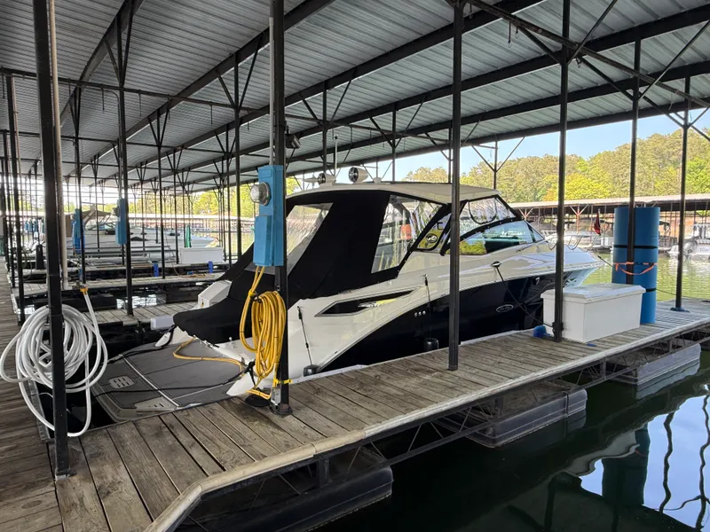 Slide: The Image of Sea Ray 320 SUNDANCER 2021 - 25