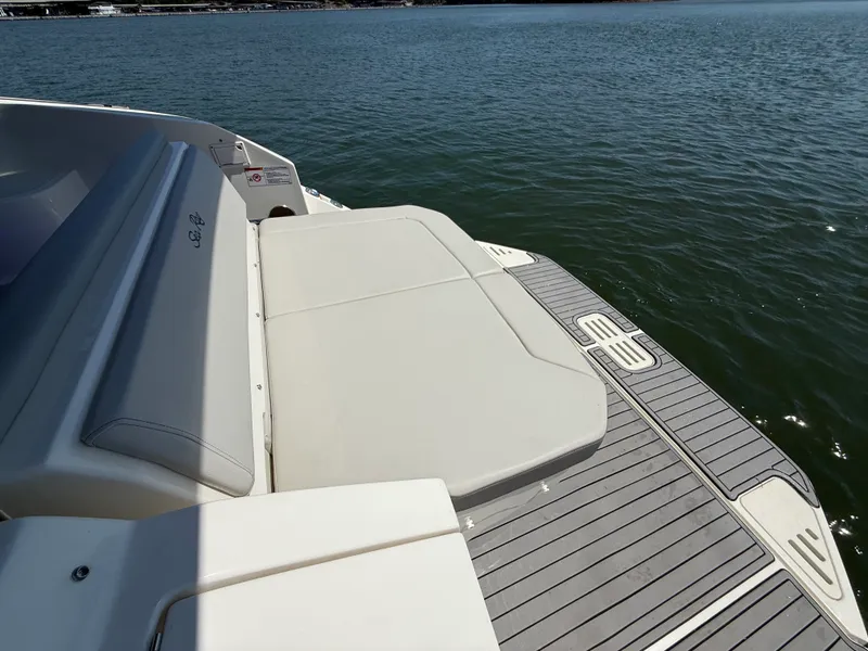Slide: The Image of Sea Ray 320 SUNDANCER 2021 - 28