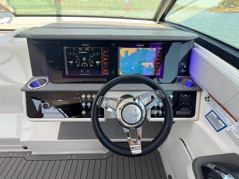 Slide: The Image of Sea Ray 320 SUNDANCER 2021 - 47