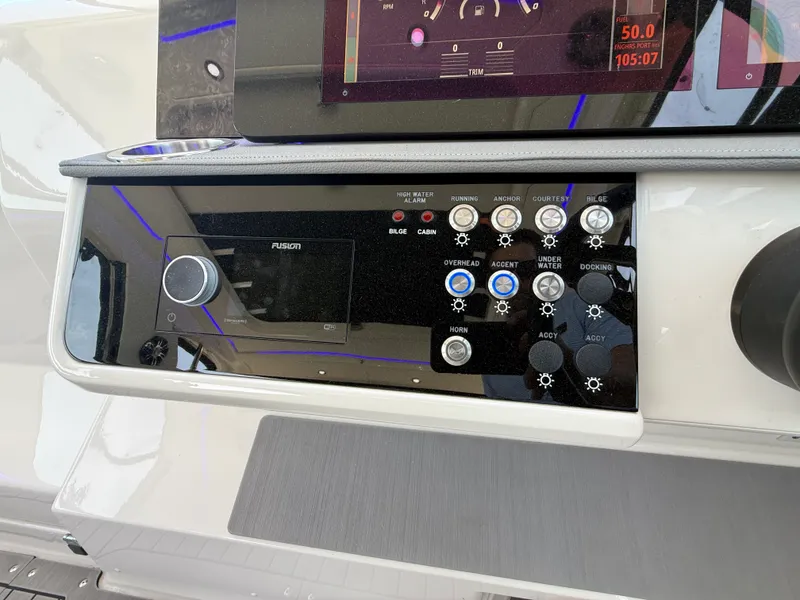 Slide: The Image of Sea Ray 320 SUNDANCER 2021 - 49