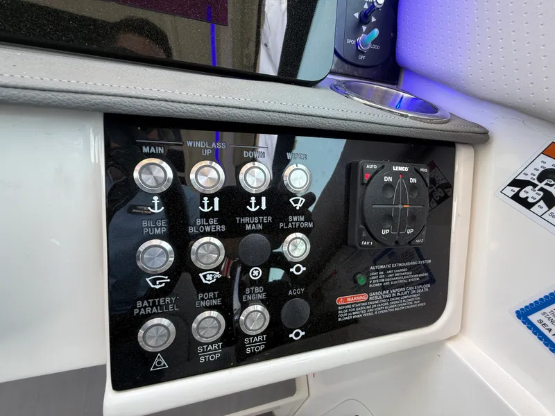 Slide: The Image of Sea Ray 320 SUNDANCER 2021 - 52