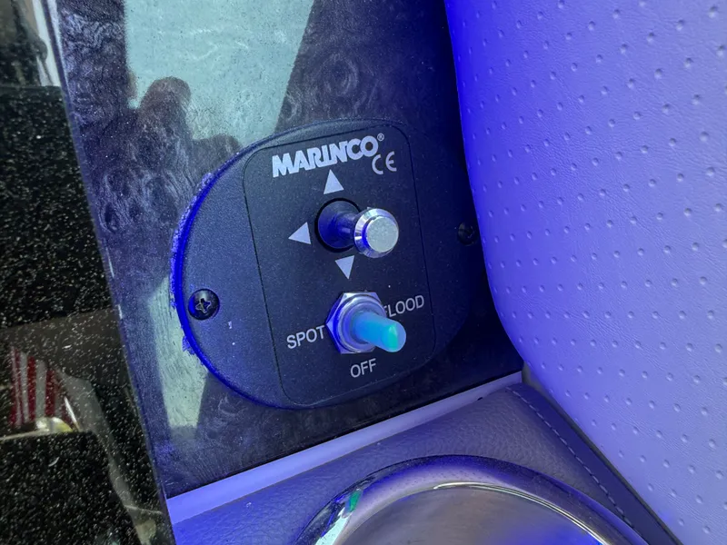 Slide: The Image of Sea Ray 320 SUNDANCER 2021 - 53