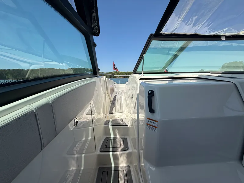 Slide: The Image of Sea Ray 320 SUNDANCER 2021 - 58