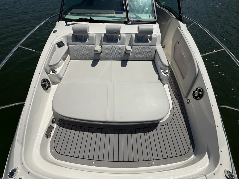 Slide: The Image of Sea Ray 320 SUNDANCER 2021 - 62